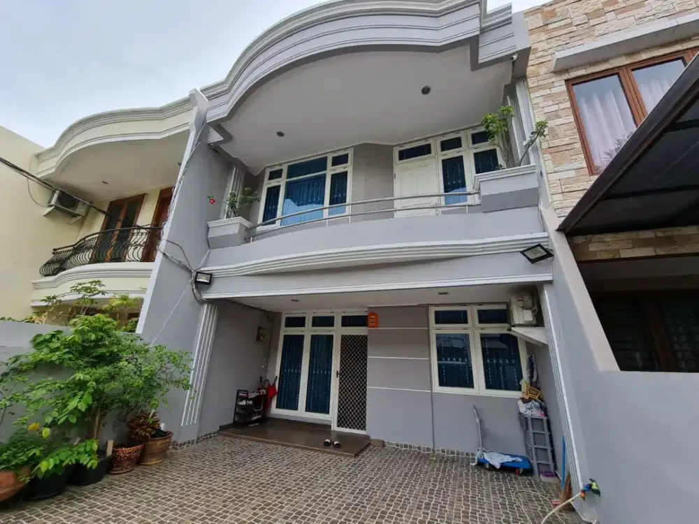 Rumah Pelepah Elok Uku 6X18 Rapi 2 lt Komplek Eksklusif Jl Cukup Lebar Hrg Menarik Kelapa Gading