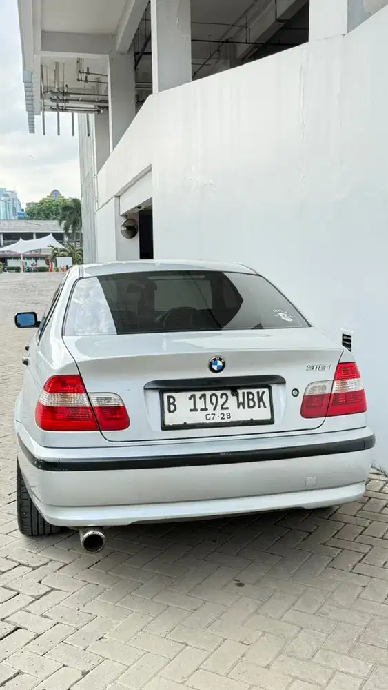 BMW 318i 2004 Bensin
