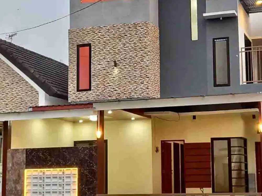Rumah Modern 2,5 Lantai Full Furnish Perum Kepuharjo Dekat UMM