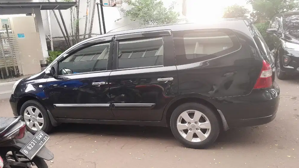 Nissan Grand livina 2010 Bensin