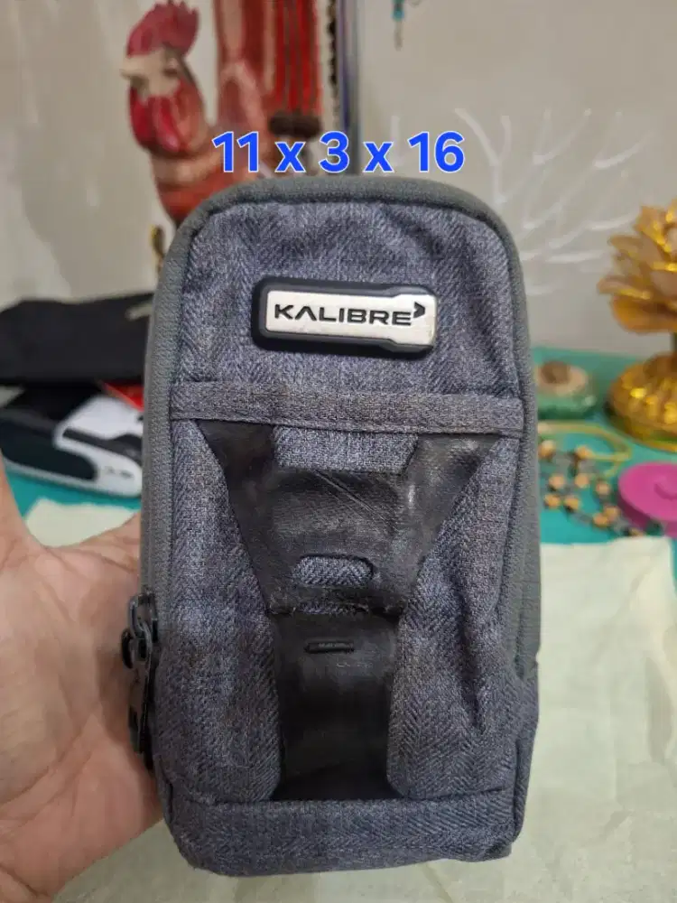 Dompet hp branded 
Kalibre uk 11 x 3 x 16 
Limited edition 
Barang te