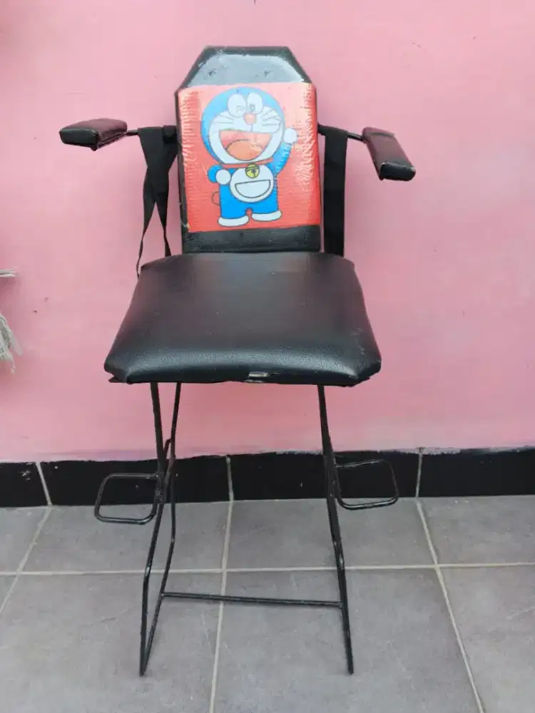 Tempat duduk motor anak