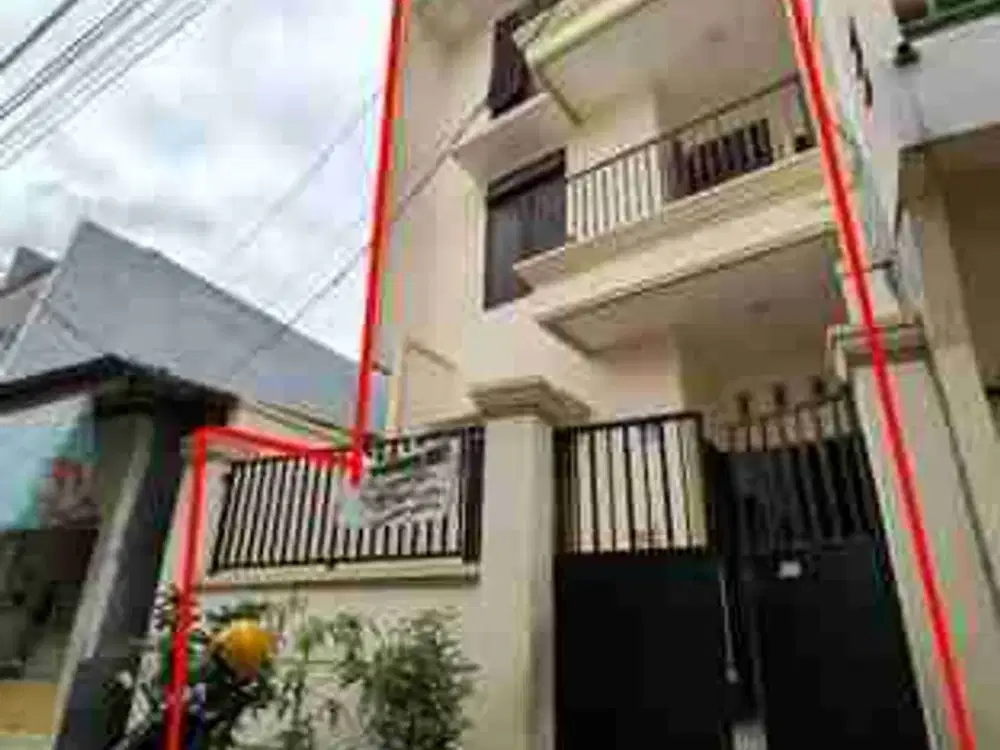Dijual murah via lelang rumah 3 lantai di gembong Kapasari Surabaya