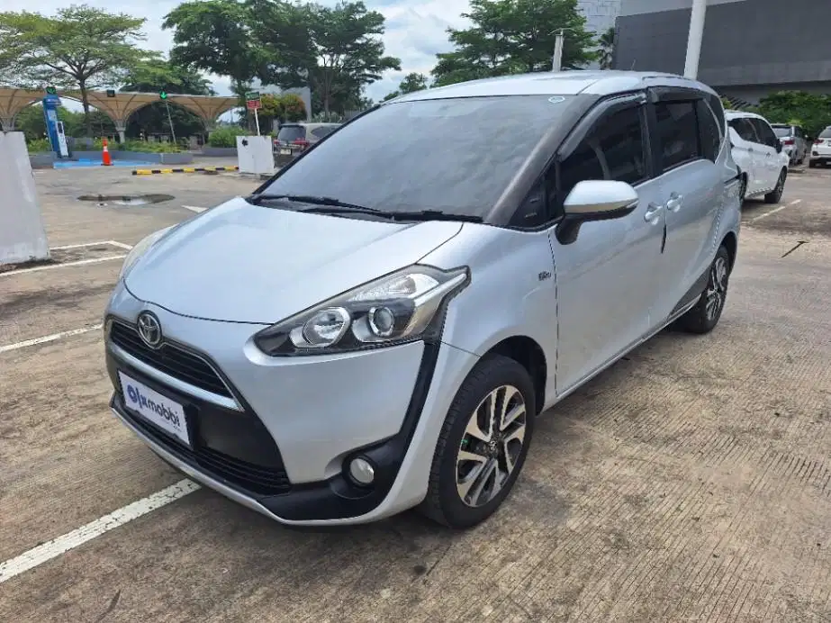 DP MURAH Toyota Sienta 1.5 V Bensin-MT 2016 Silver CKFEB