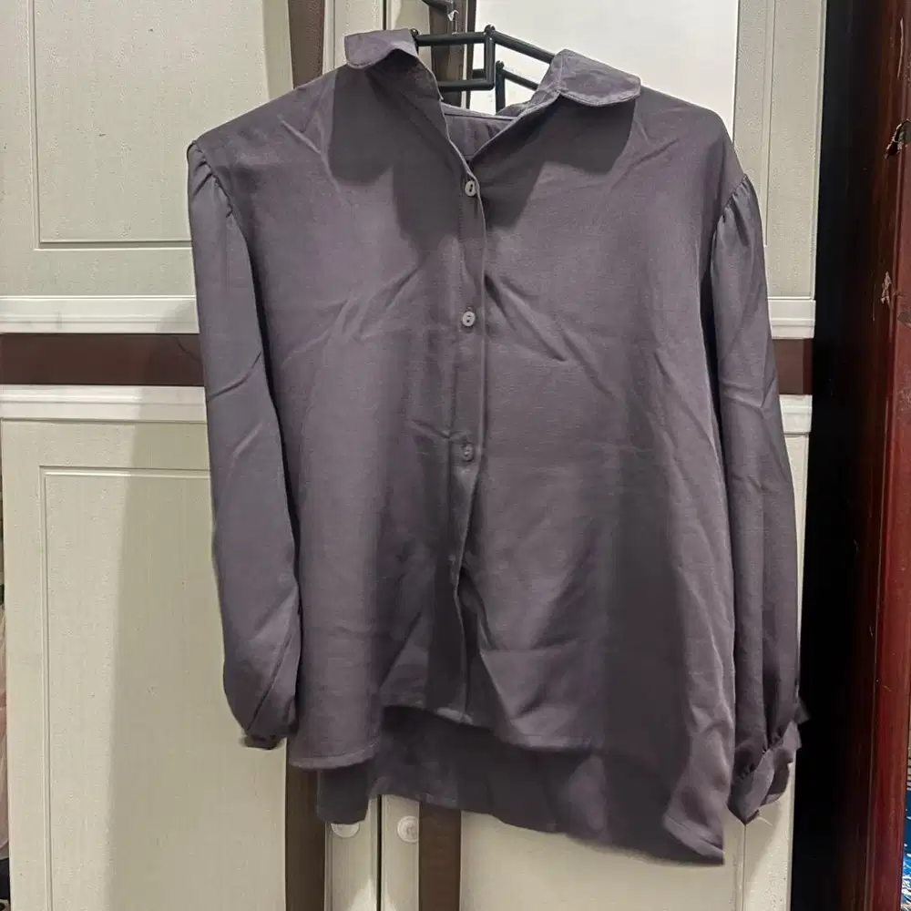 PAKET B KEMEJA ABU DAN BLOUSE HITAM SIZE XS