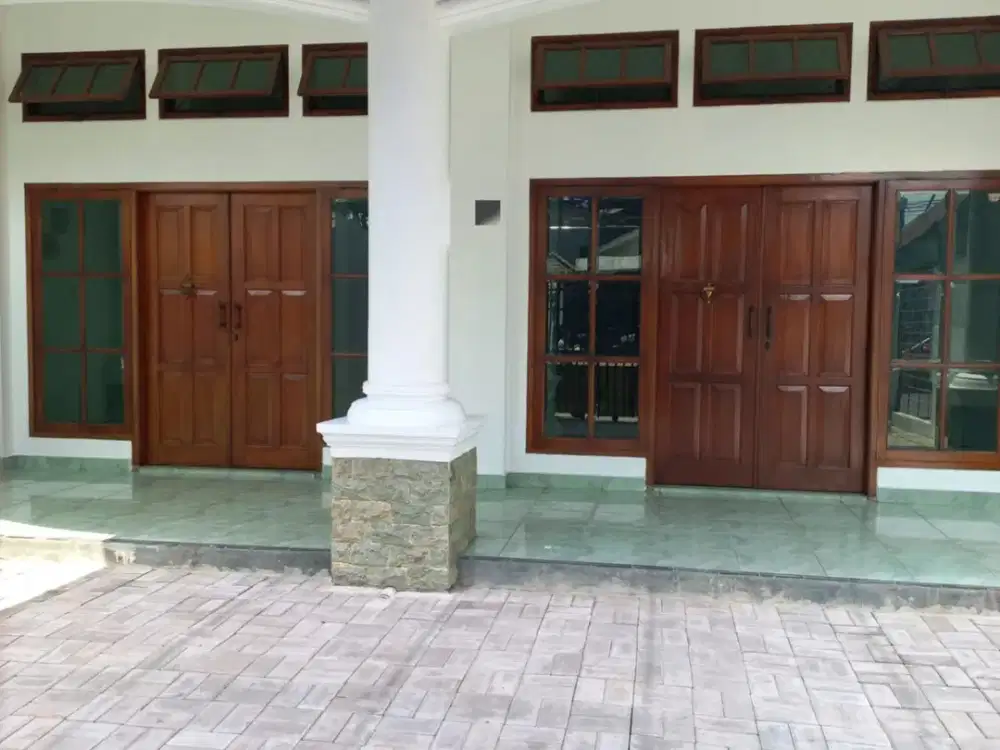 Disewakan Ruangan Depan Bagian Bawah Berikut Halaman