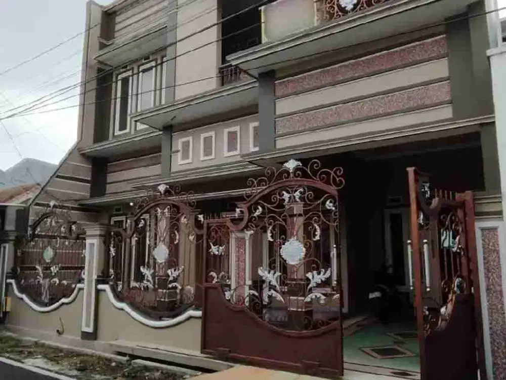 RUMAH BAGUNAN MEWAH JALAN BUNGA BUNGA MALANG