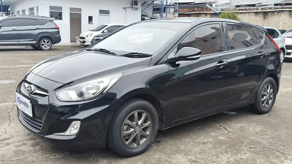 LIKE NEW - Hyundai Grand Avega 1.4 Bensin-MT 2013