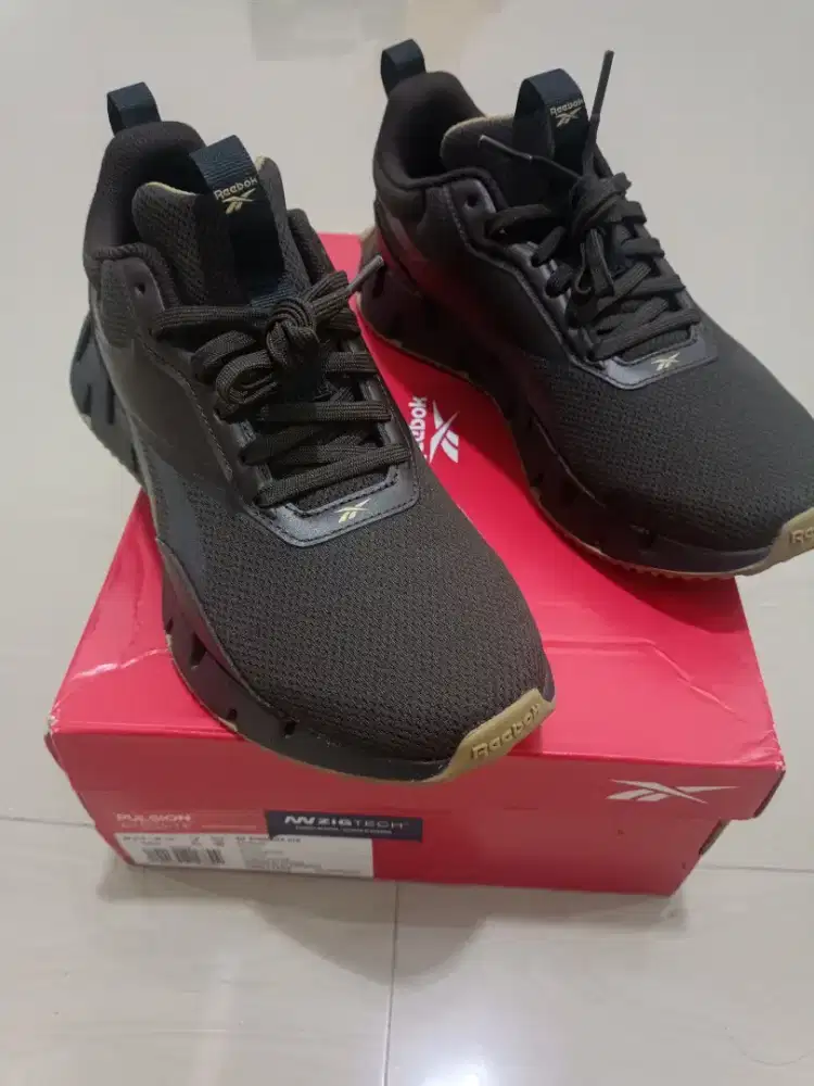 Sepatu Reebok Dark Brown Size 41