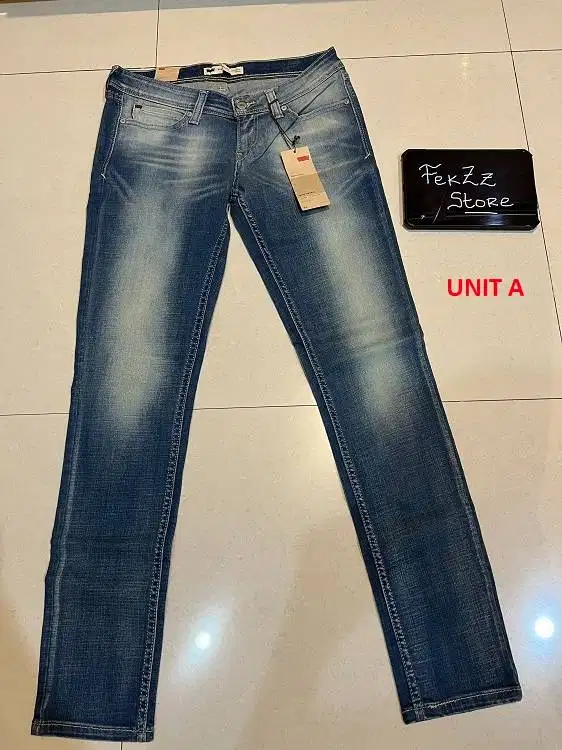 Celana Levis Cewek ORIGINAL Ukuran 28 - NEW MASIH ADA TAG !