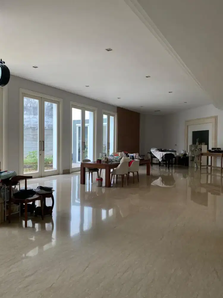 PIK – Rumah Mewah Area Taman Resort Mediterania