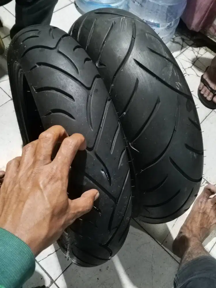 Bekas x max sepasang depan belakang kali ada yg minat