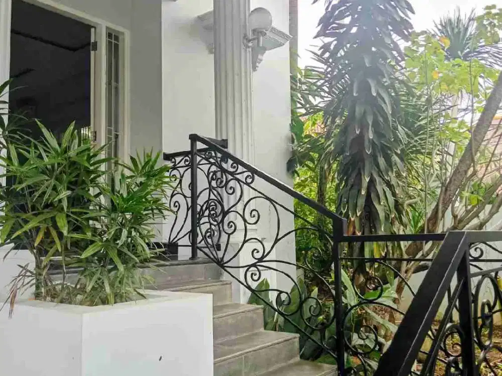 Disewakan Rumah Hook, 2 lt di Duren Tiga. JakSel