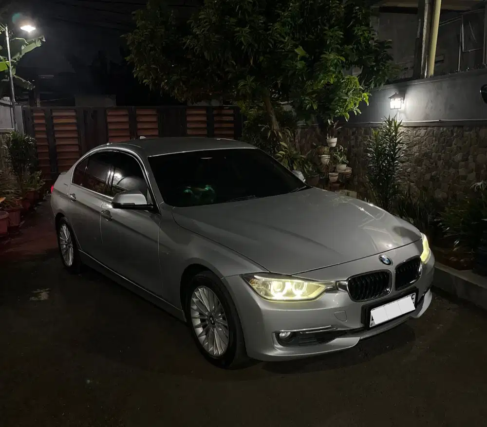 BMW 320i 2012 Bensin