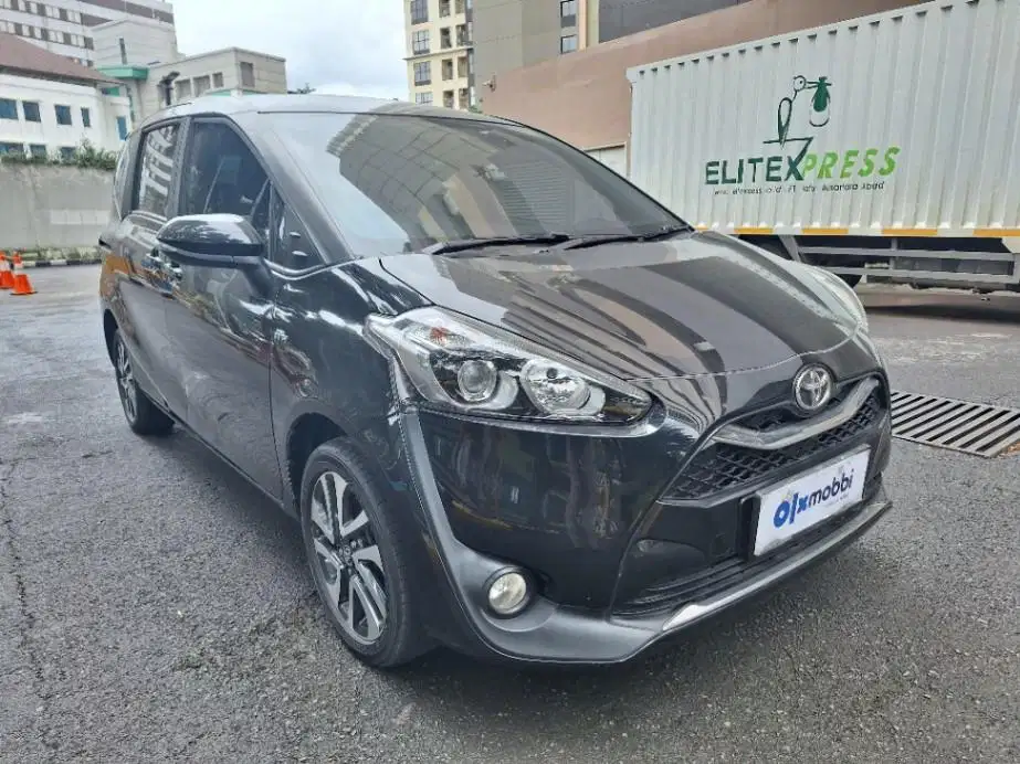 LOW DP Toyota Sienta 1.5 V Bensin-AT 2021 DFL