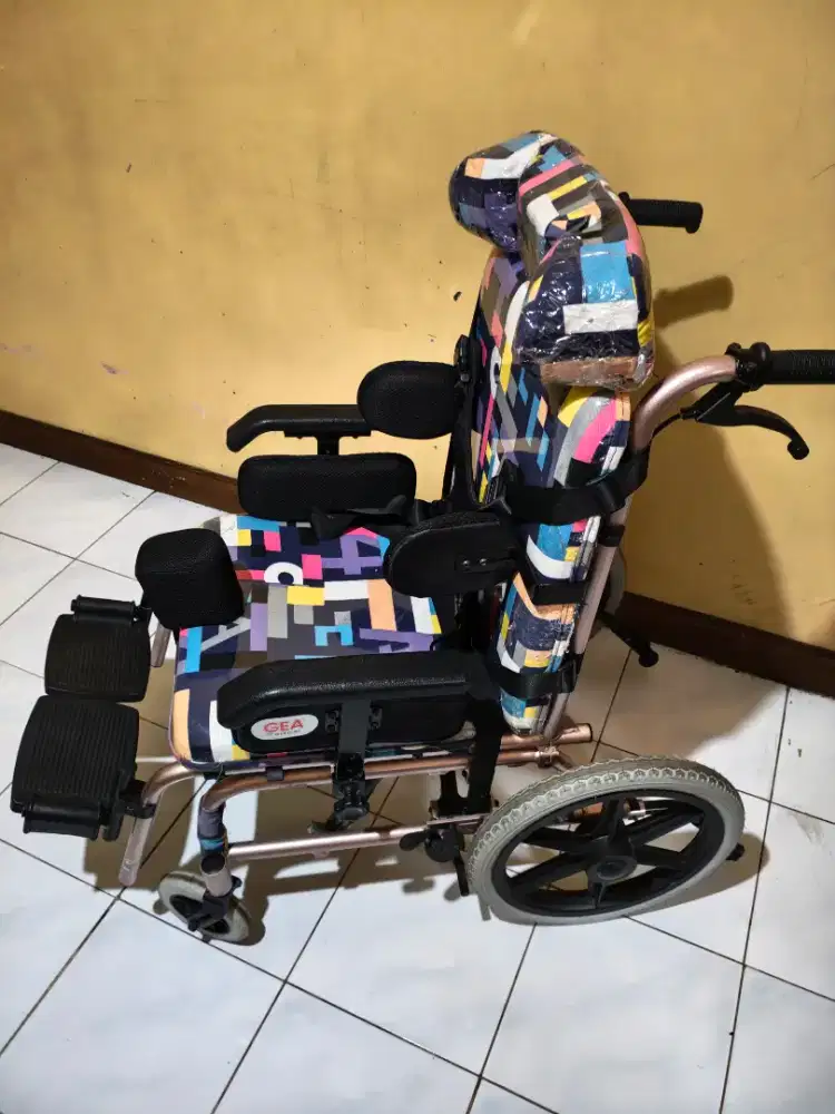 Kursi Roda untuk anak cerebral palsy
