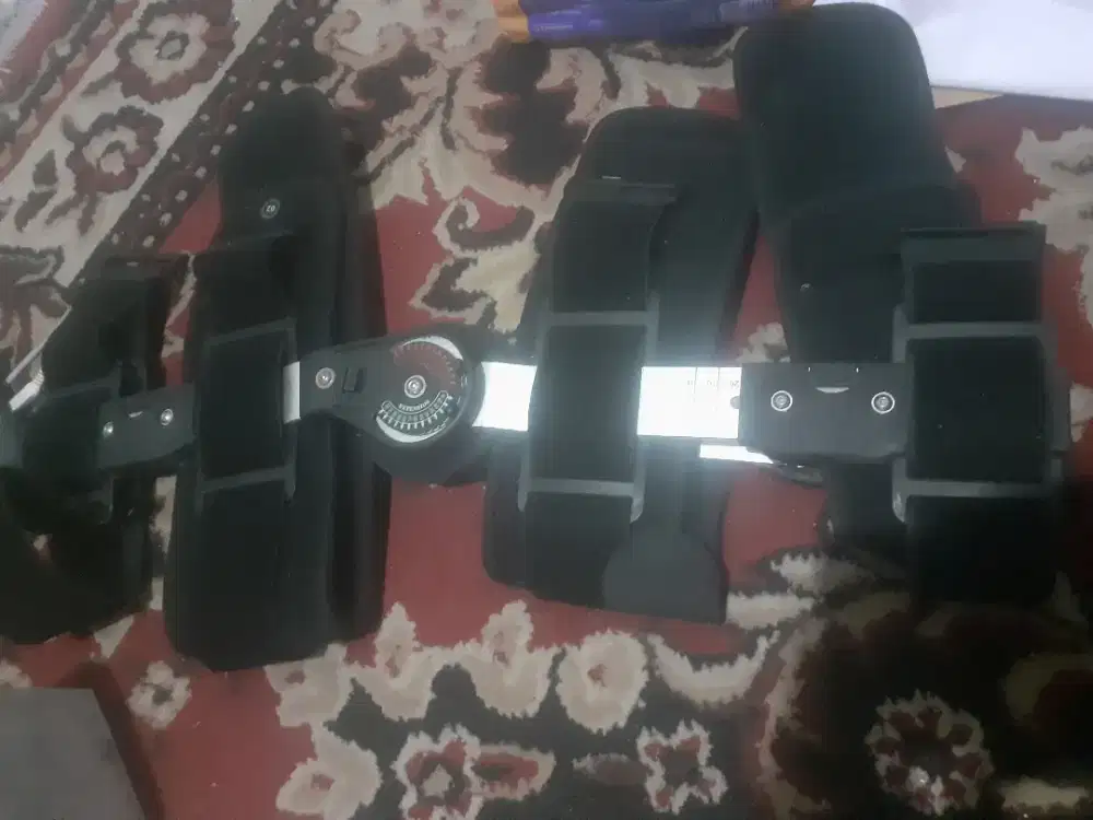 Penyangga lutut untuk terapi patah tulang kecelakaan /  Knee Brace /