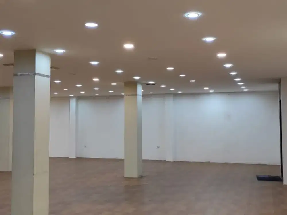 disewakan Gedung Strategis Raya Mayjend Sungkono