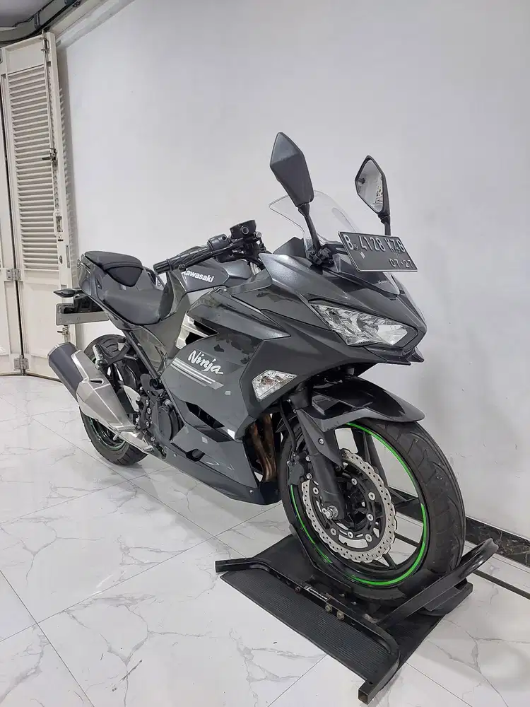 KM 4 RIBU ! Kawasaki Ninja 250 Fi FULL ORIGINAL LIKE NEW 2022 bulan 7