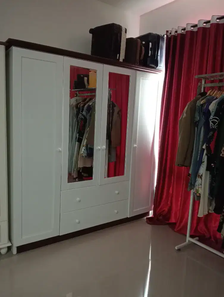 Lemari 4 pintu kayu jati