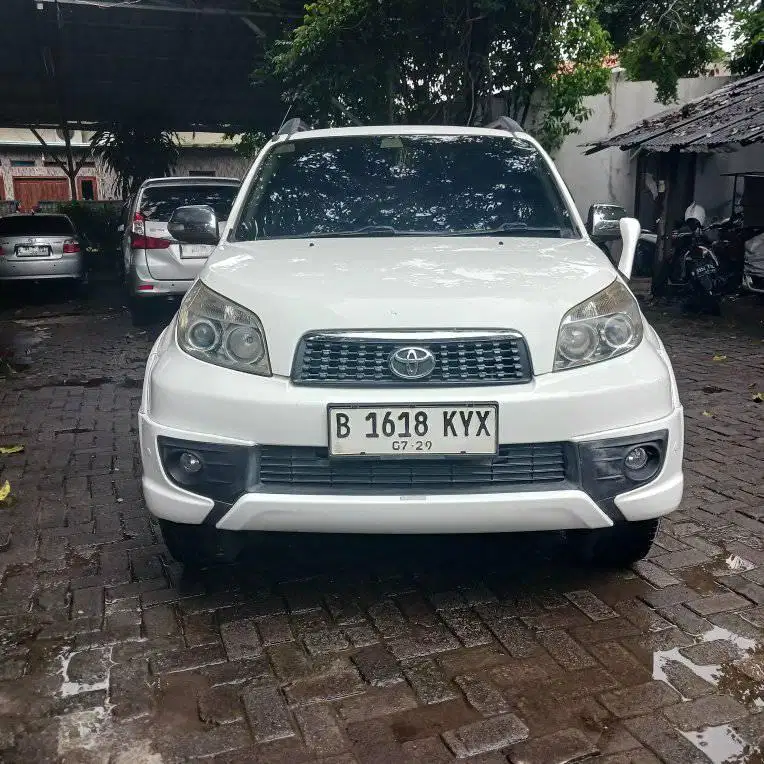 toyota rush s trd matik putih