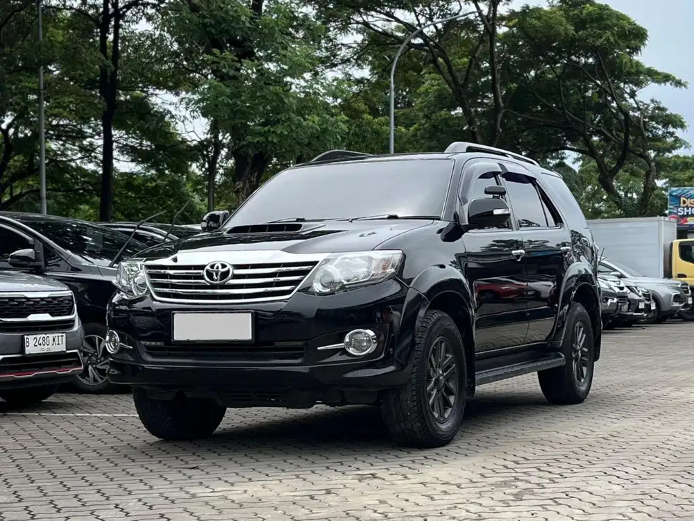TOYOTA FORTUNER 2.5 G VNT DIESEL AT MATIC 2014 HITAM