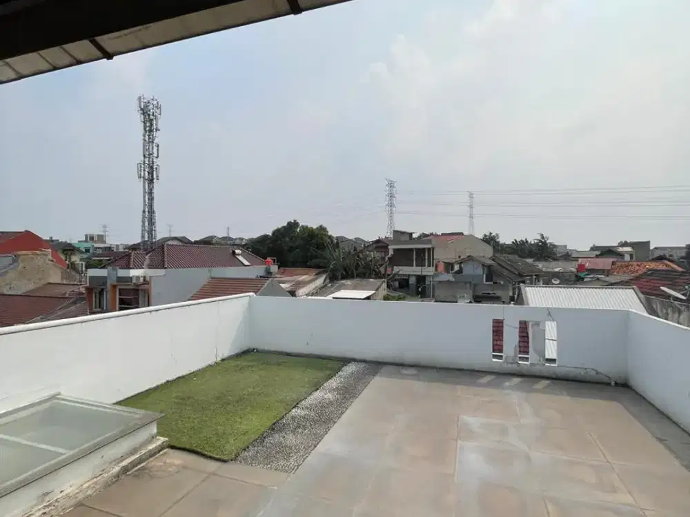 Rumah 3 Lantai ada Rooftop Garden sektor 4 dekat Ke Bintaro Plaza