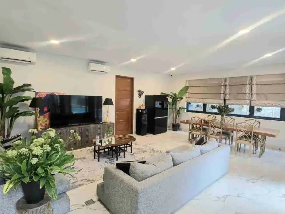 Rumah cantik dengan Swimming pool Bintaro Jaya