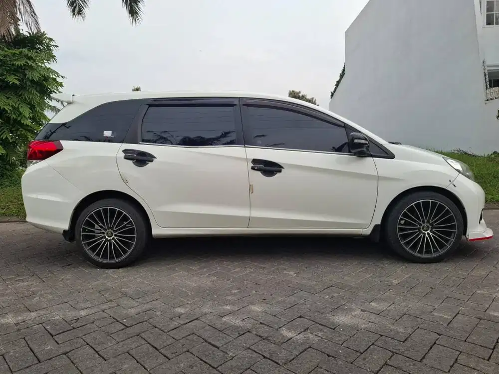 honda mobilio e matic km rendah