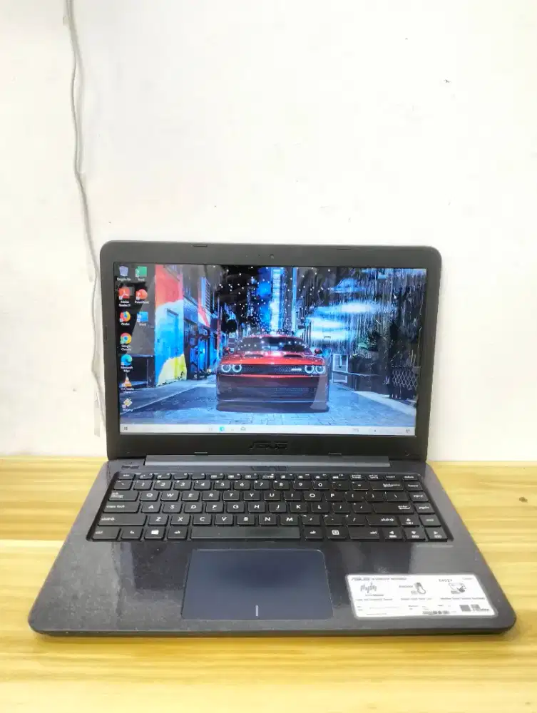 Asus VivoBook 14 E402YA AMD E2-7015 Ram 4GB SSD 128GB