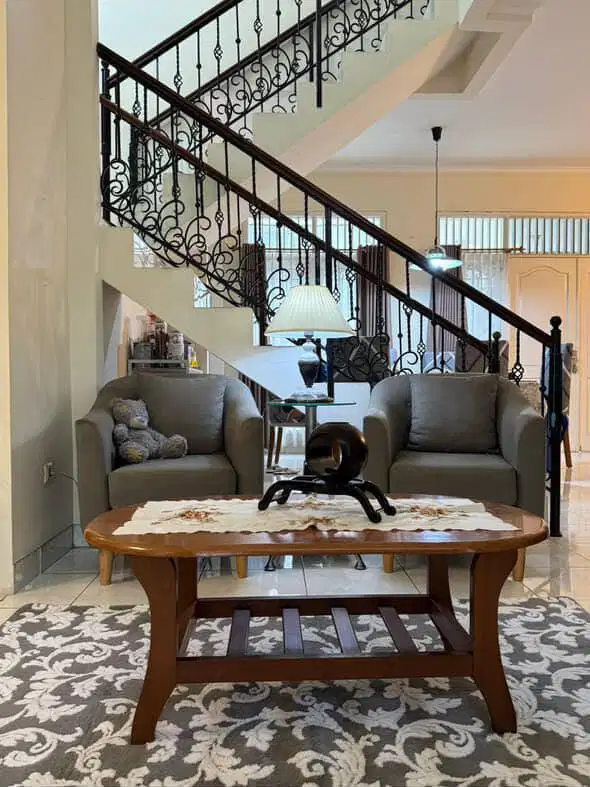 Dijual Rumah 2 Lt Furnish posisi Depan Taman di Kota Wisata Cibubur