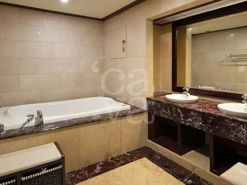 JUAL APARTEMEN SCBD SUITES, Hunian Eksclusive 340 m2, 3BR, SCBD View, Barang Langka, 18M