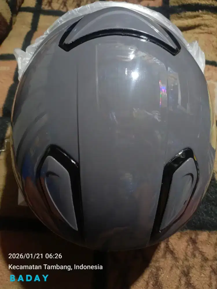 Di jual helm shoei