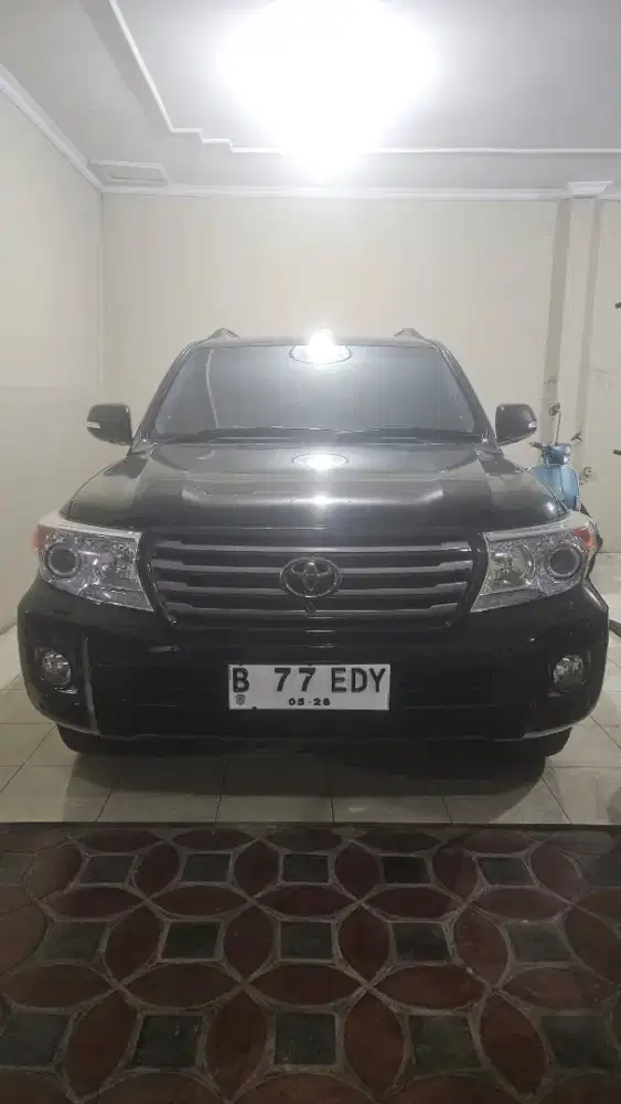 LAND CRUISER VX200 4X4 DIESEL V8 AT 2013
