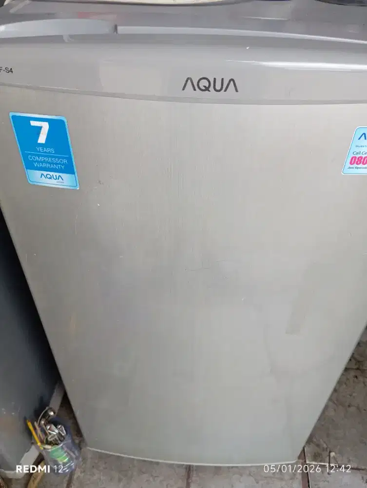 freezer 4 rak merek aqua normal baru setaon