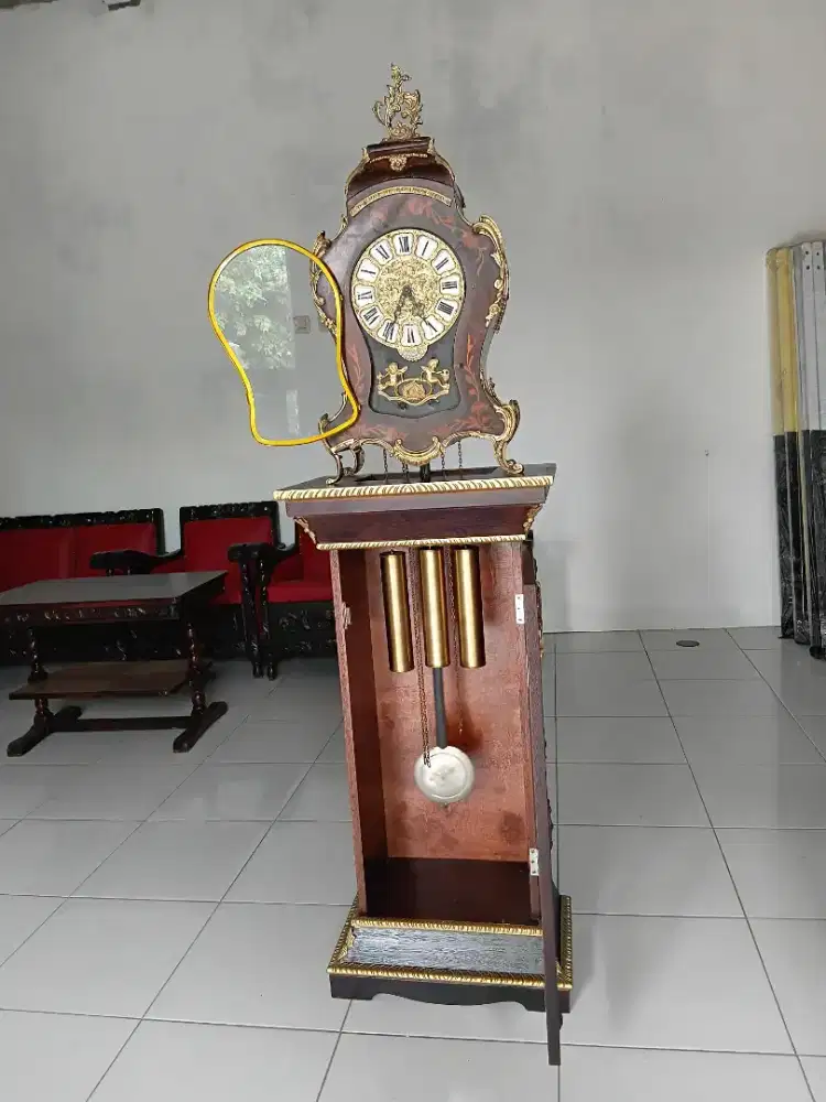 Jam antik davinci standing