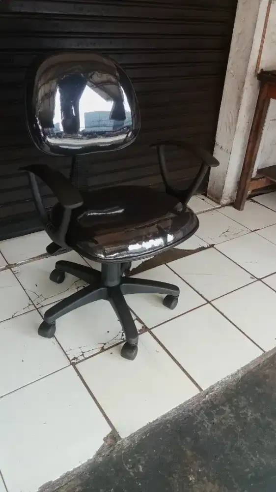 Kursi kantor paket naik turun