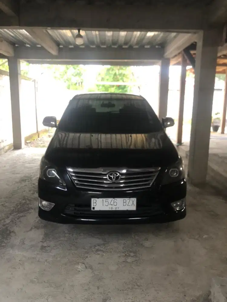 Innova 2.5 G A/T 2012