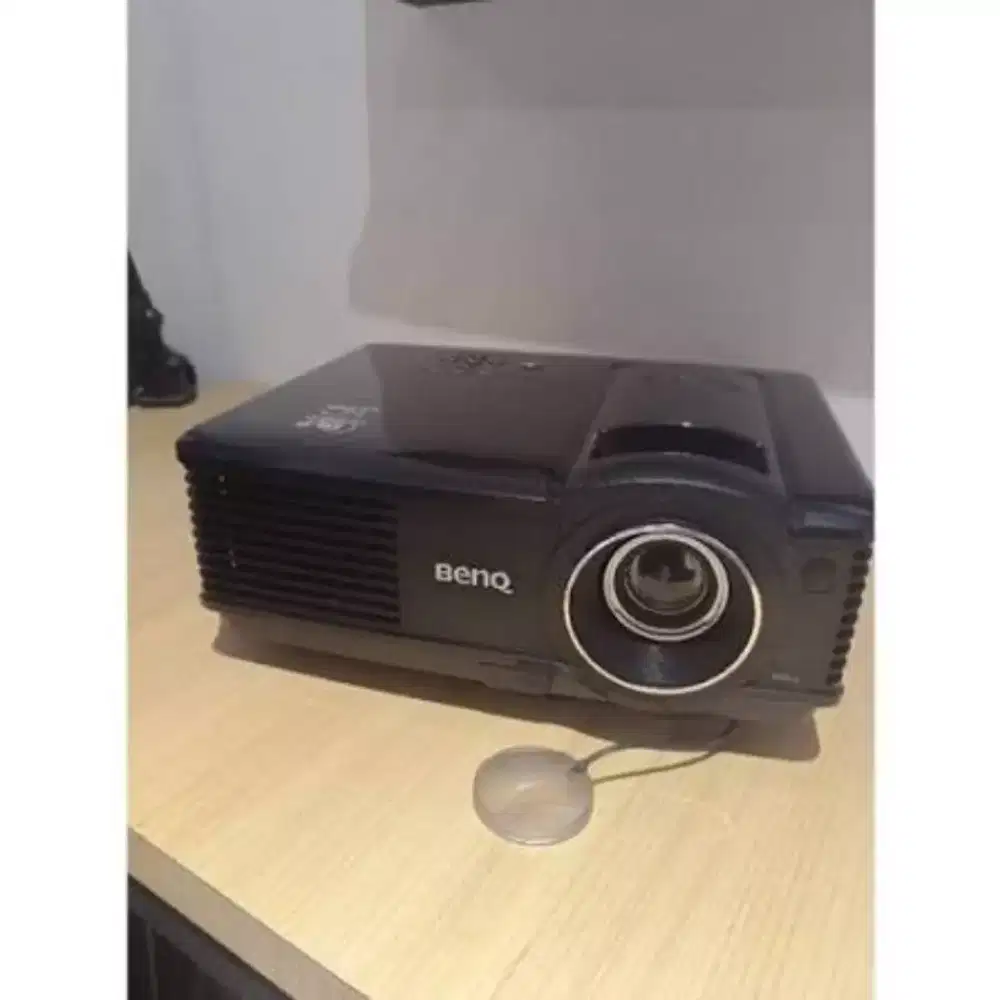 Proyektor Benq terang siap nobar