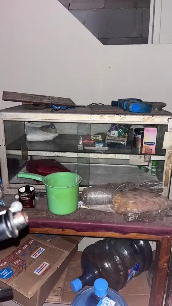 Etalase Gratis (Dikeluarkan Cepat)