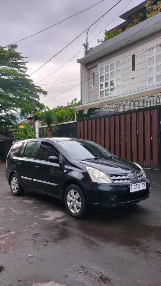 grand livina xv matik 2010