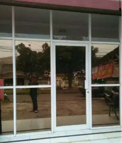 Outlet Kaca Film dan Sticker untuk Perumahan, Gedung, Perkantoran Toko