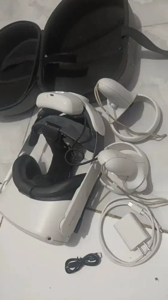 Oculus Quest 2 VR 64GB + Strap Battery BoboVR M1 Pro. Full set