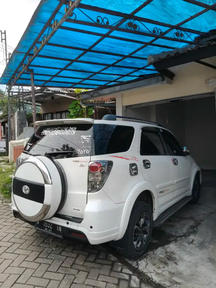 Toyota Rush tipe S manual 2012 istimewa pemakaian pribadi