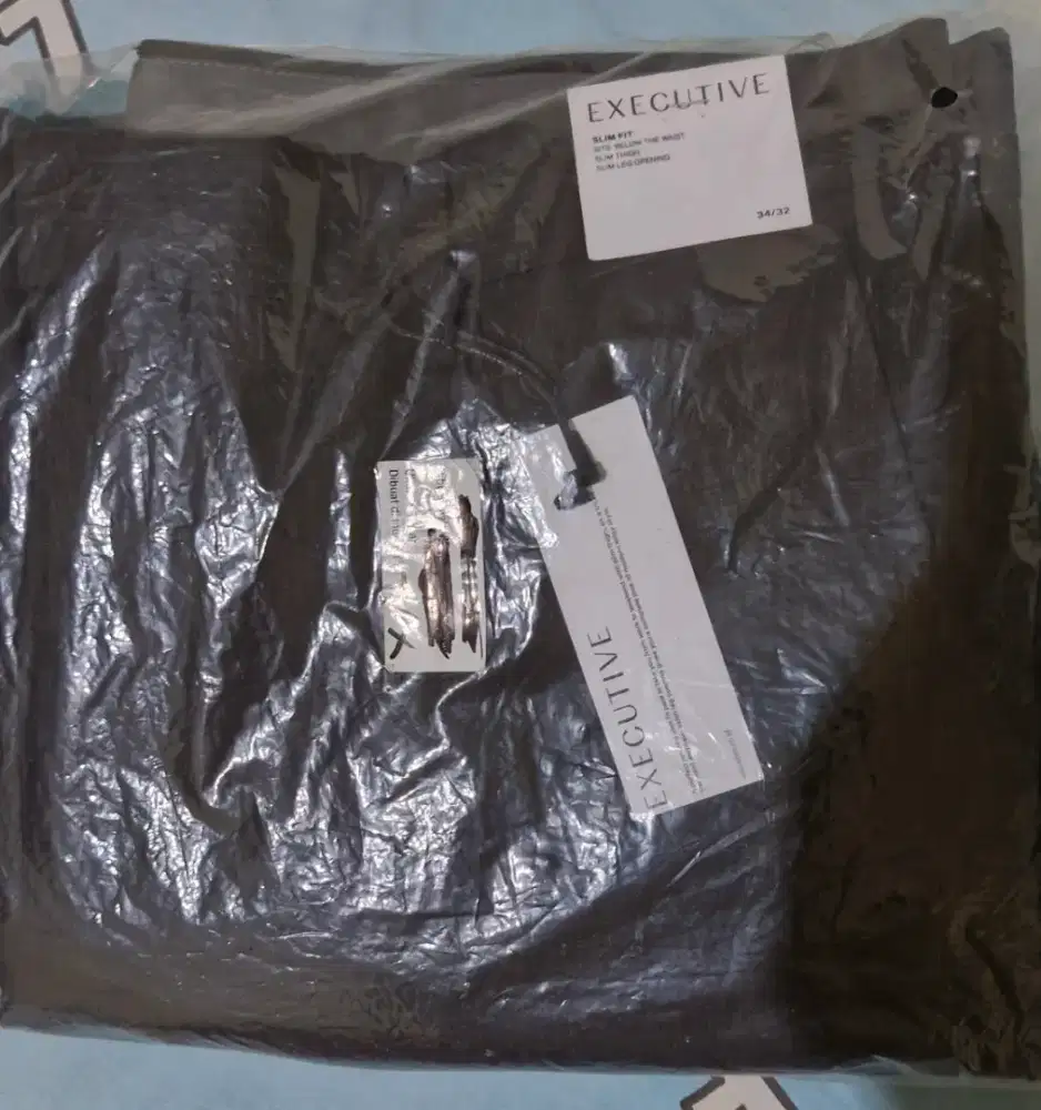 Celana The Executive slimfit hitam size 35 BNWT (BARU) ORI jual rugi!