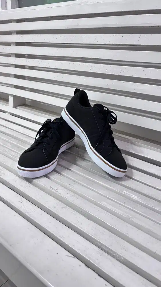 ADIDAS VS PACE 2.0 UKURAN 42 2/3 LIKENEW SEPATU