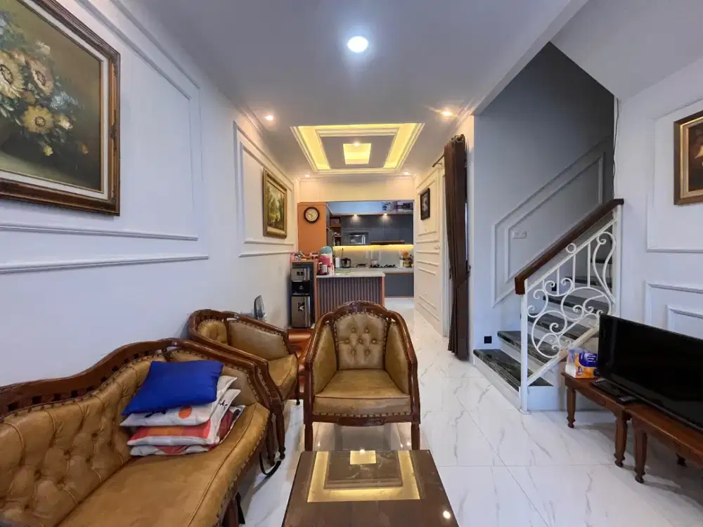 JUAL RUMAH CANTIK 3 LANTAI LENTENG AGUNG JAGAKARSA JAKARTA SELATAN