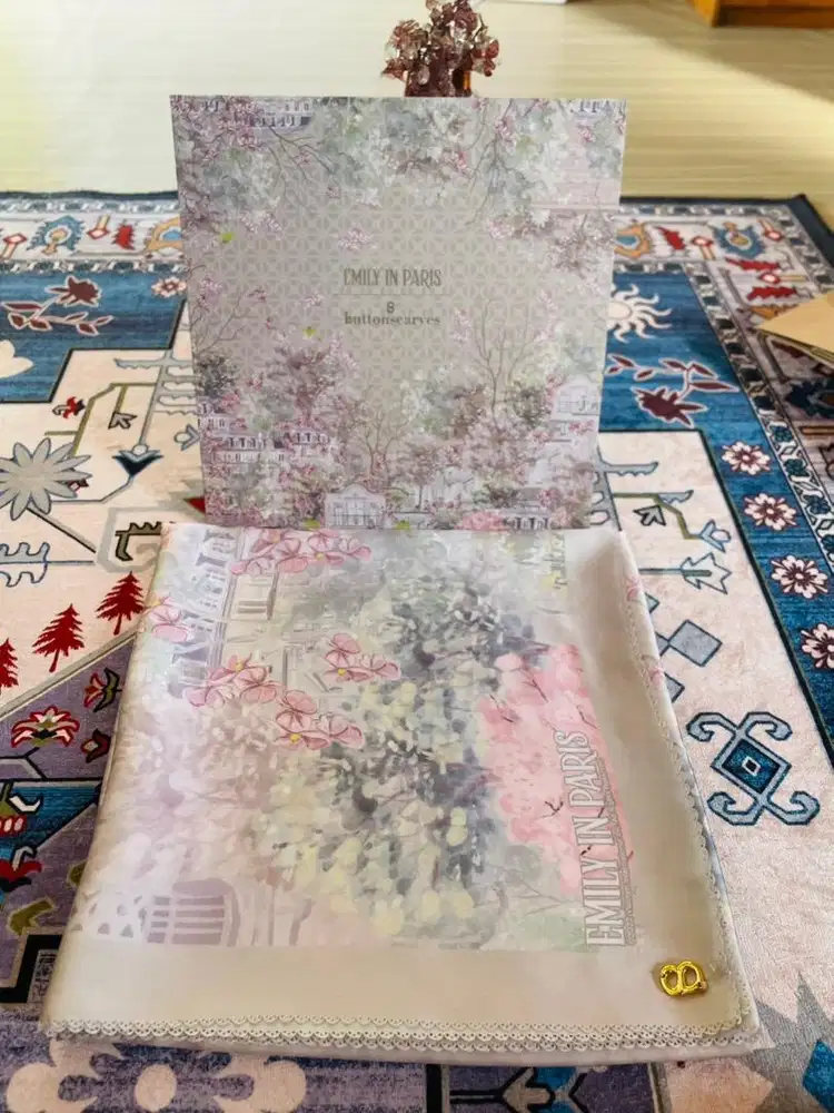 Hijab wanita bermerk