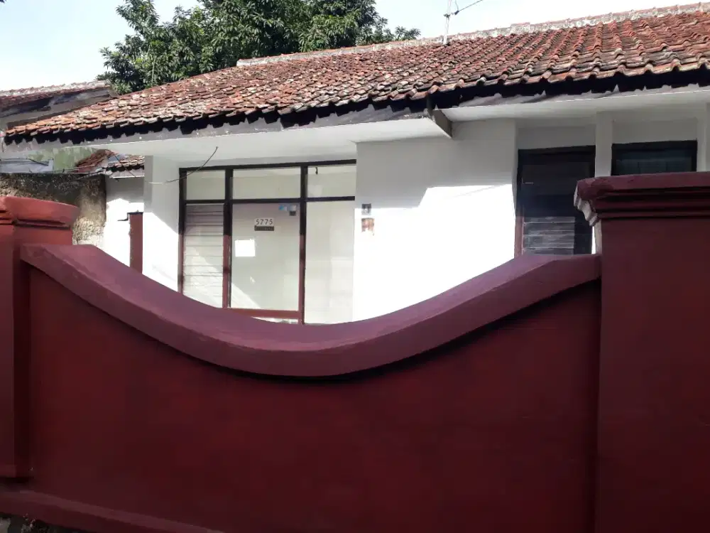 Rumah besar + pav cocok untuk usaha