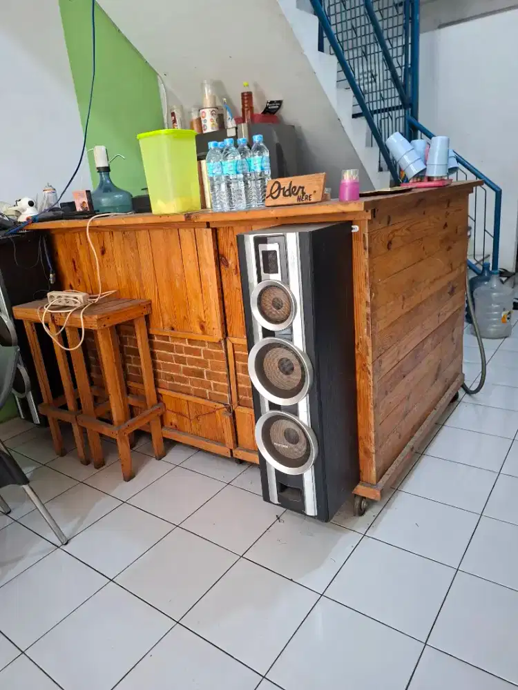 Meja bar kayu estetik